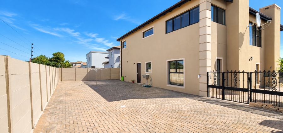 4 Bedroom Property for Sale in Parklands Western Cape